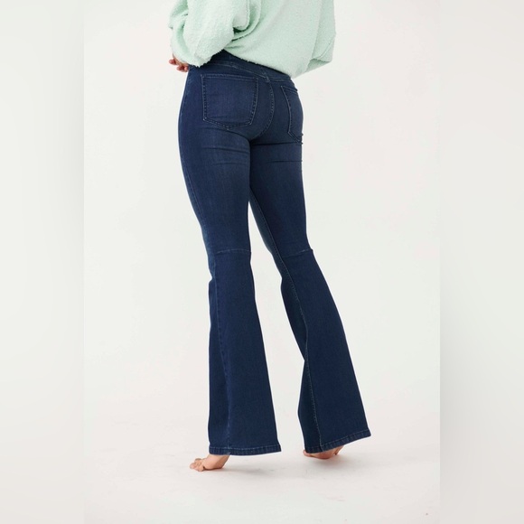 We The Free FREE PEOPLE PENNY PULL-ON FLARE JEANS Echo Blue Size 29 - Picture 2 of 9